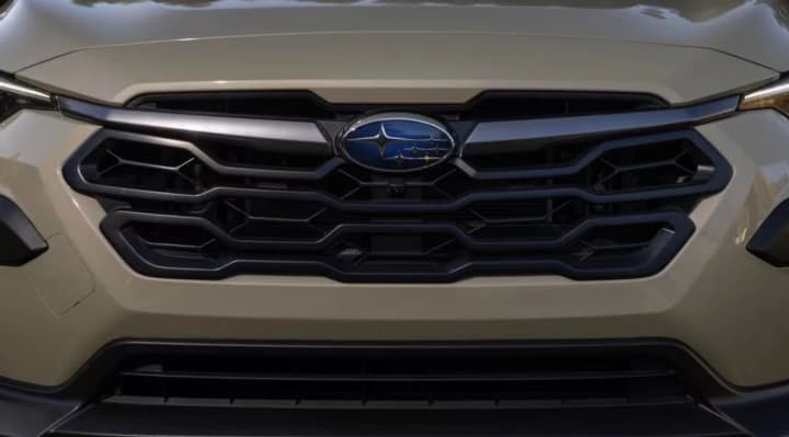 subaru-zaklykaie-vlasnykiv-novykh-hibrydiv-crosstrek-ta-forester-unykaty-povnykh-bakiv-cherez-ryzyk-pozhezhi