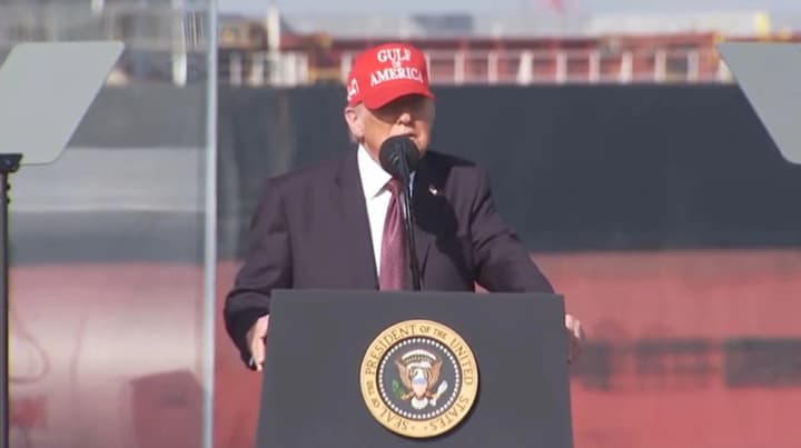 tramp-zayavil-chto-imeet-nekonstitutsionnoe-pravo-v-tretii-raz-ballotirovatsya-v-prezidenti