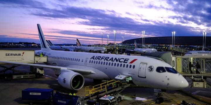 krupnie-aviakompanii-massovo-otmenyayut-reisi-na-blizhnii-vostok-iz-za-situatsii-v-regione