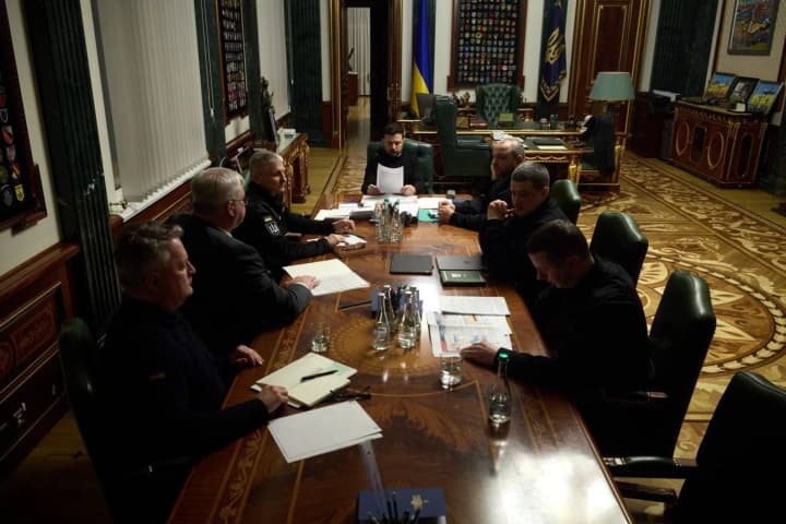 ukraina-vidpravyt-ekspertiv-na-blyzkyi-skhid-shchob-dopomohty-krainam-zakhystytys-vid-shakhediv-zelenskyi