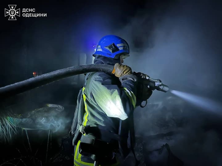 vorozhyi-dron-vrazyv-inozemne-tsyvilne-sudno-pid-chas-vykhodu-z-portu-chornomorska-ye-postrazhdali-kiper