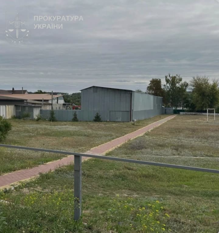 sud-vyznachyv-zastavu-ta-vidstoronyv-vid-posady-fihurantiv-spravy-pro-nezakonne-pryvlasnennia-shkilnoho-stadionu-na-kyivshchyni