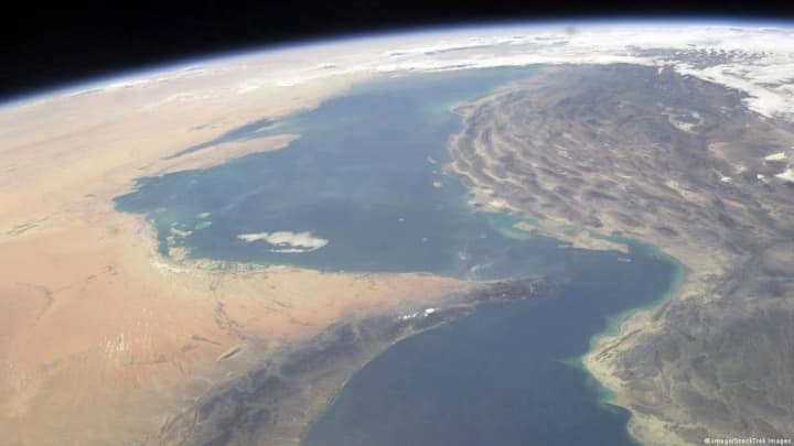 sohodni-ormuzkoiu-protokoiu-ne-prokhodyv-zhoden-naftovyi-tanker-zmi