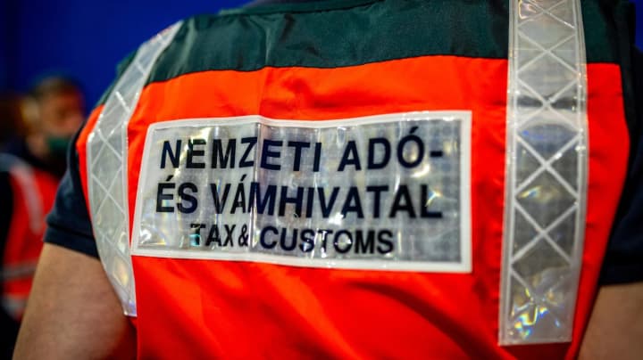 v-vengrii-zayavili-chto-zaderzhali-ukraintsev-s-inkassatorskimi-avto-po-delu-ob-otmivanii-deneg