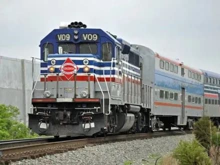 Авто столкнулось с поездом в Оклахоме: 4 человека погибли