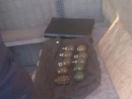 Поліцейські на Дніпропетровщині вилучили у дівчат 10 гранат