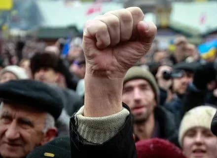 У Львові матері з дітьми вийшли на пікет проти закриття поліклініки