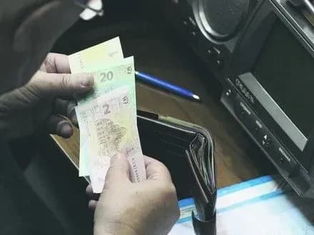 ВР може у вівторок скасувати підвищення зарплати депутатам (доповнено)