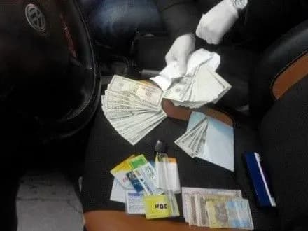 Військового комісара на Хмельниччині затримали за хабарництво