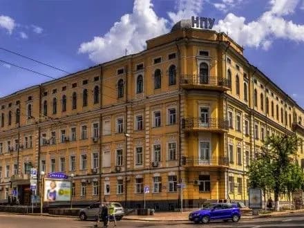 Студенты университета им. Драгоманова заблокировали одно из учебных зданий вуза