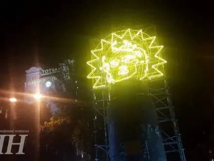 У Києві на місці пам'ятника Леніну презентували тимчасову інсталяцію