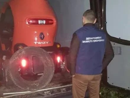 Митники й прикордонники на Закарпатті "не помітили" у мікроавтобусі електромобіль