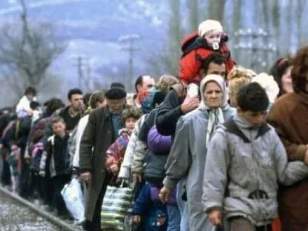 В.Гройсман: ми фінансово обмежені в допомозі громадянам зі Сходу України