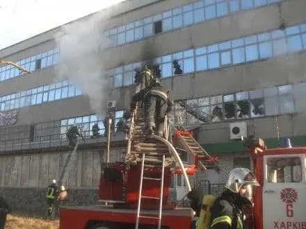 Горіло приміщення колишнього підприємства у Харкові