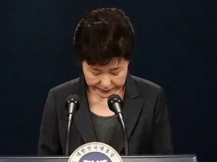 Південнокорейська прокуратура пред'явила офіційні звинувачення подрузі президента Пак Кін Хе