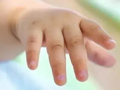 Жителька Донецької області намагалася залишити немовля поліцейському