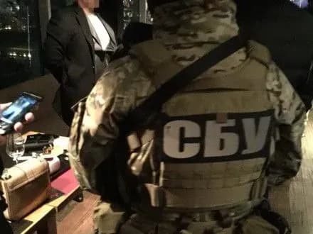 Двох посадовців військового концерну затримали за вимагання 900 тис дол. - СБУ