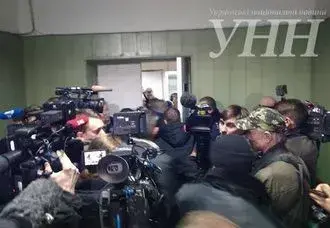 В зал Святошинского райсуда начали впускать участников процесса