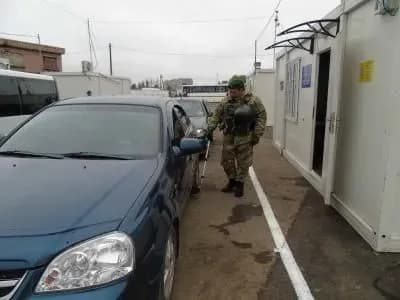 Сьогодні на пункті пропуску “Мар’їнка” утворились черги з 400 автівок