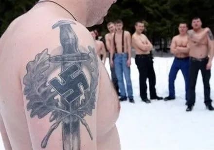 Російські дипломати контактували в угорськими неонацистами