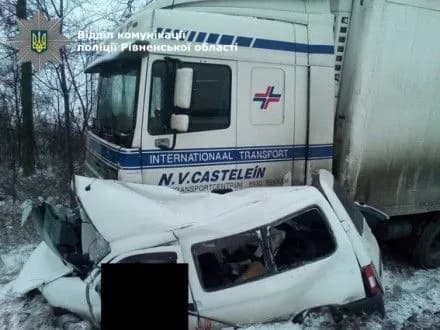 Внаслідок ДТП на Рівненщині загинуло двоє людей