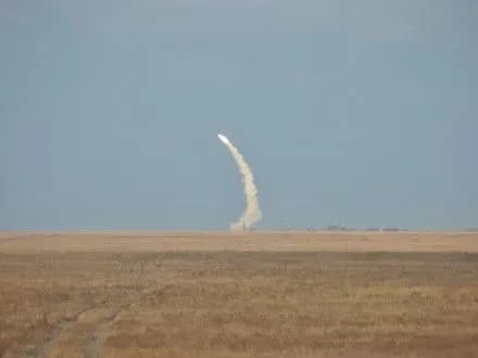 Міноборони та Генштаб доповіли Президенту про 16 вдалих пусків українських ракет біля Криму