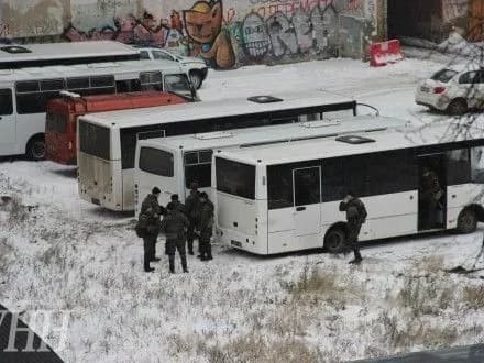 Возле гостиницы "Днепр" сейчас находятся нацгвардейцы