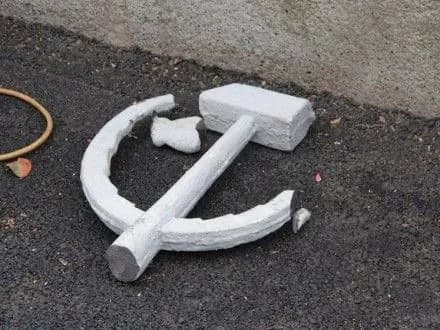 На непідконтрольних територіях України залишилось 300 комуністичних пам’ятників