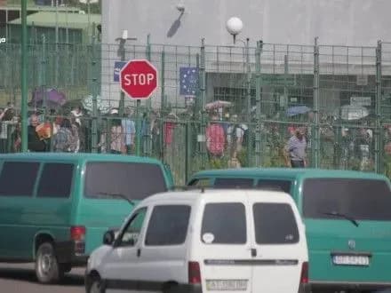 На границе с Польшей в очередях застряли 800 автомобилей