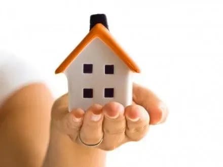 Українці серед найважливіших назвали право на життя, на житло і на освіту - опитування