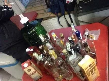 Поліція ліквідувала нелегальні точки з продажу алкоголю у Дніпрі