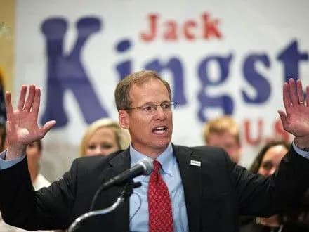 Помічник Д.Трампа висловився за перегляд санкцій проти РФ