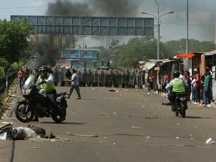 У Венесуелі більше 130 осіб затримано після масових заворушень