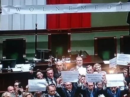 500 поліцейських з усієї Польщі прибудуть до Варшави, де триває протест опозиції