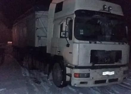 На Житомирщині мешканці затримали фури із львівським сміттям