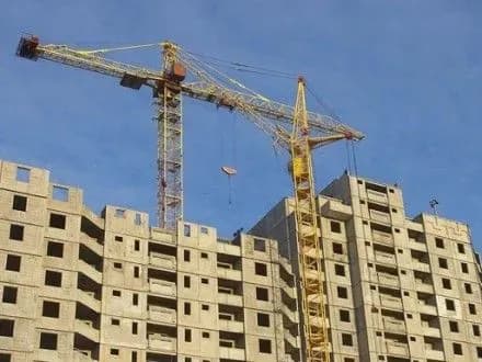 Троє будівельників зірвалися з висоти 70-метрів у Києві