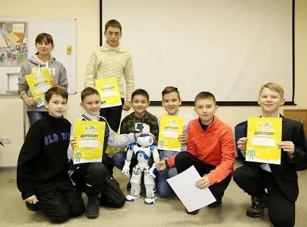 Проект "ІТ Діти Дніпра" випустив першу групу учнів