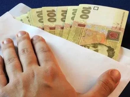 Майстер лісу на Закарпатті вимагав хабар за за відпуск 170 ялинок за заниженими цінами