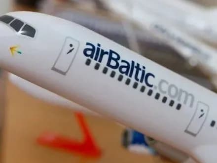 Пасажирський літак аварійно сів у Ризі