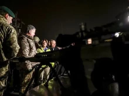 Президент дав доручення підняти доплати бійцям на передовій