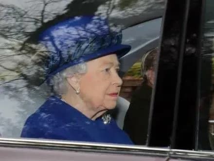 Королева Єлизавета ІІ уперше з'явилася на публіці після хвороби