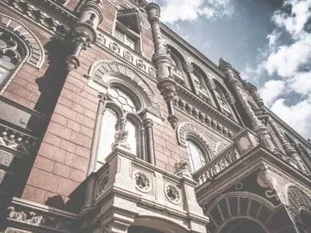 НБУ направив правоохоронцям торік інформацію про підозрілі операції у 40 банках