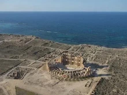 ЗМІ: біля берегів Лівії затонуло судно з сотнею мігрантів на борту