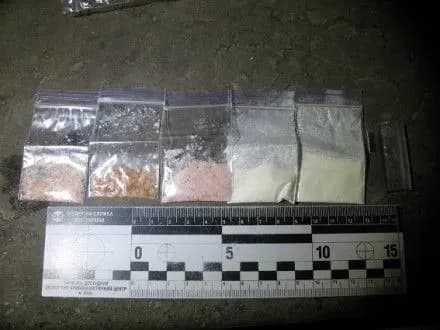 Киевские полицейские обнаружили наркотики у несовершеннолетнего