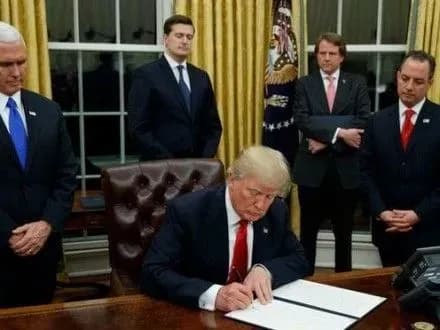 Д.Трамп почав роботу з часткового скасування реформи охорони здоров'я