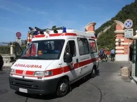 В Італії бармен налив клієнтам розчин їдкого натру замість води