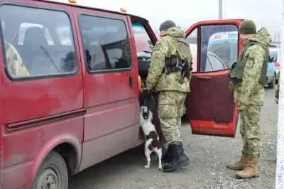 Сьогодні на пункті пропуску “Мар’їнка” утворились черги з 400 автівок