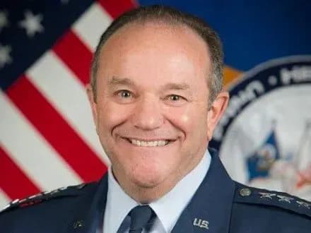 Генерал США: Україні потрібно дати можливість оборонятися