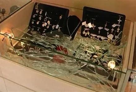 На Житомирщині судитимуть розбійну групу, яка пограбувала ювелірну крамницю на мільйон гривень