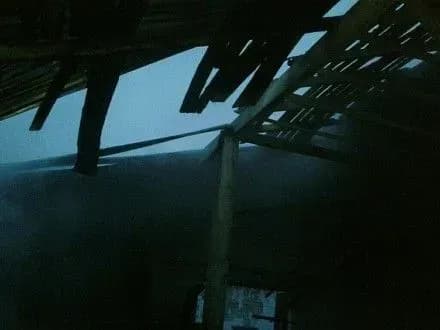 Внаслідок влучення снаряду виникла пожежа в ангарі на Донеччині